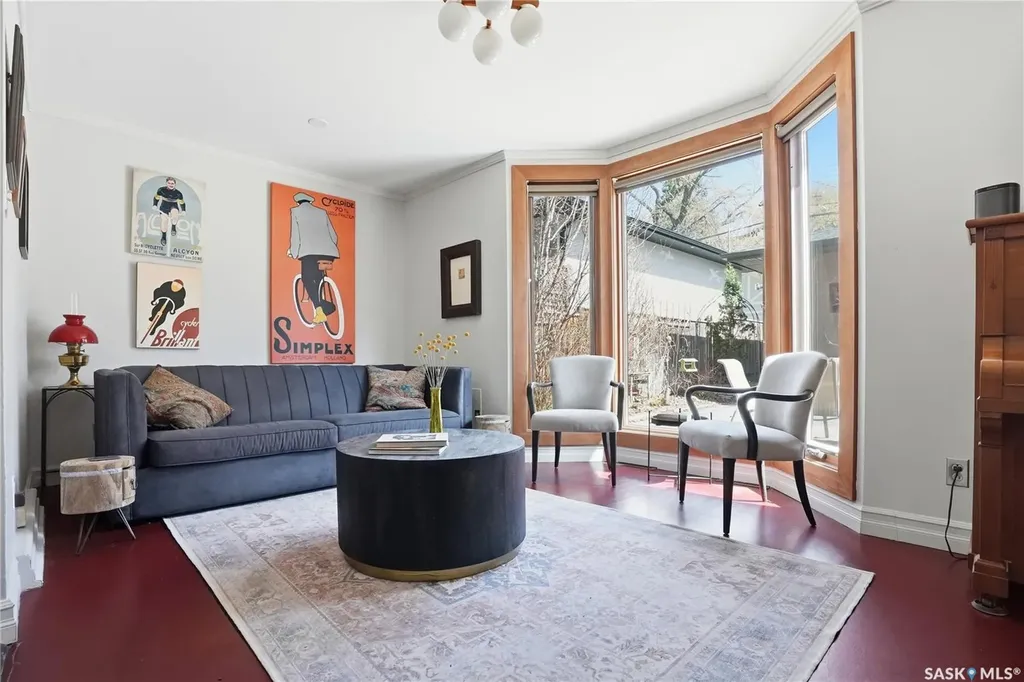 208 Saskatchewan Crescent W Saskatoon SK S7M 0A5