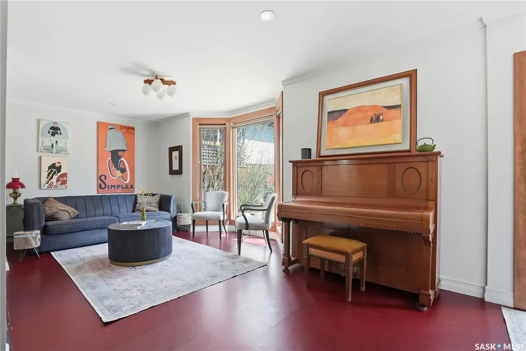 208 Saskatchewan Crescent W Saskatoon SK S7M 0A5