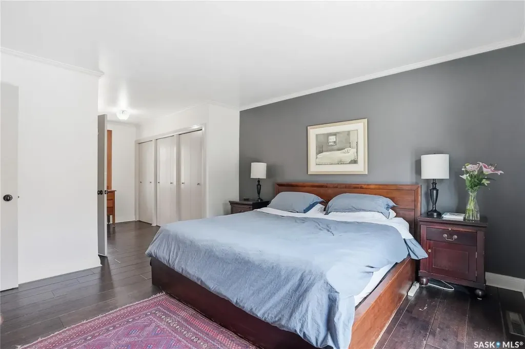 208 Saskatchewan Crescent W Saskatoon SK S7M 0A5
