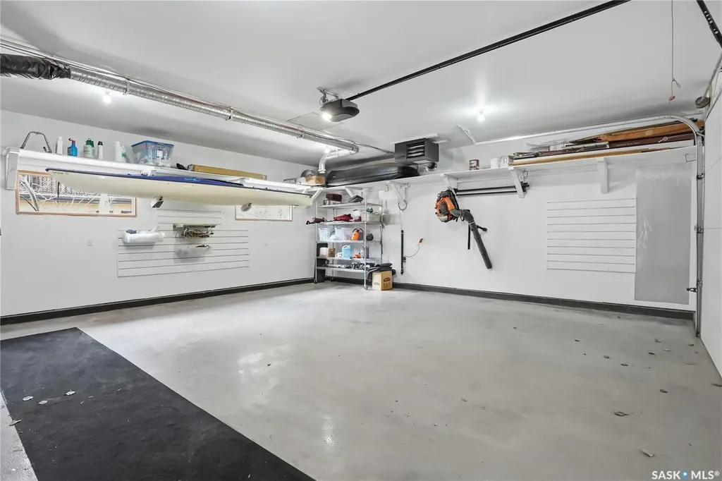 208 Saskatchewan Crescent W Saskatoon SK S7M 0A5