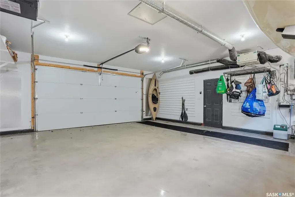 208 Saskatchewan Crescent W Saskatoon SK S7M 0A5
