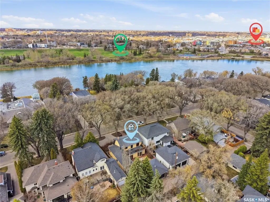 208 Saskatchewan Crescent W Saskatoon SK S7M 0A5