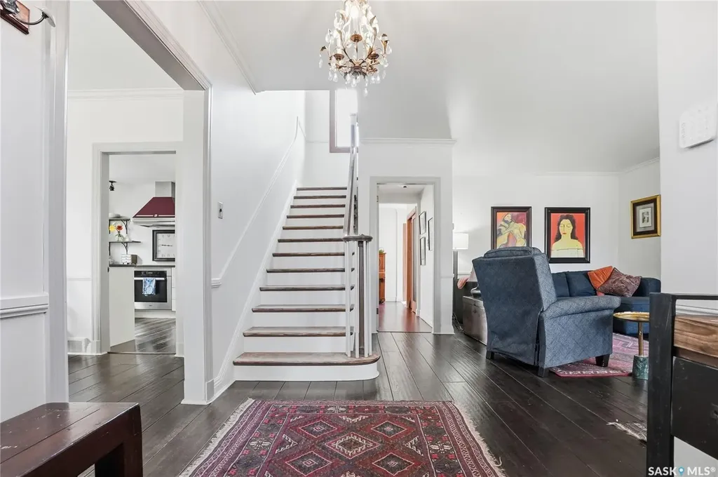 208 Saskatchewan Crescent W Saskatoon SK S7M 0A5