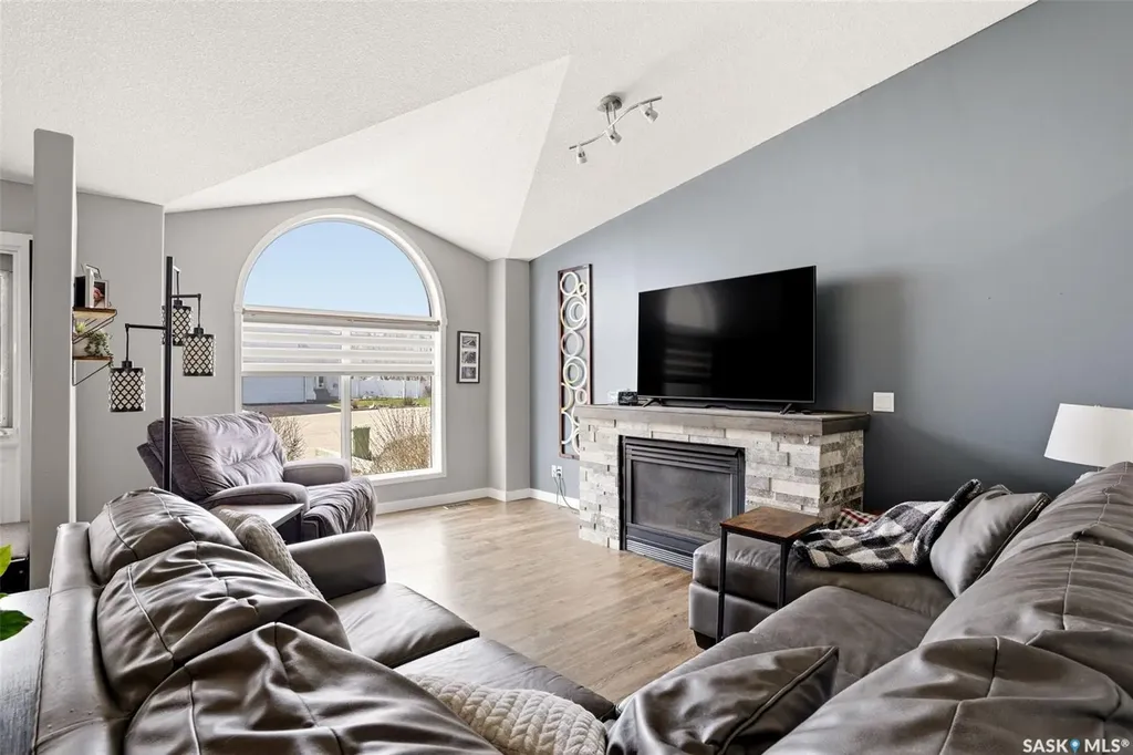 1248 Boehm Bay N Regina SK S4X 4M2