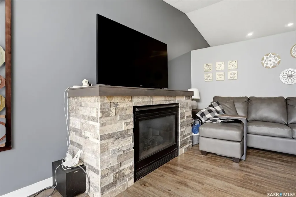 1248 Boehm Bay N Regina SK S4X 4M2