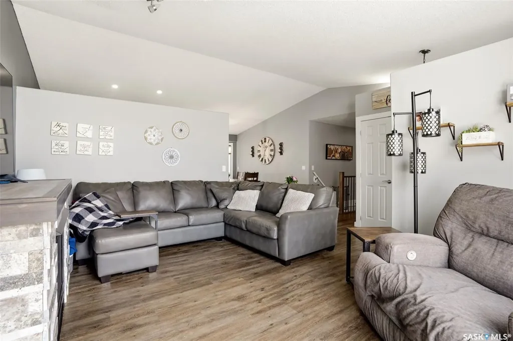 1248 Boehm Bay N Regina SK S4X 4M2