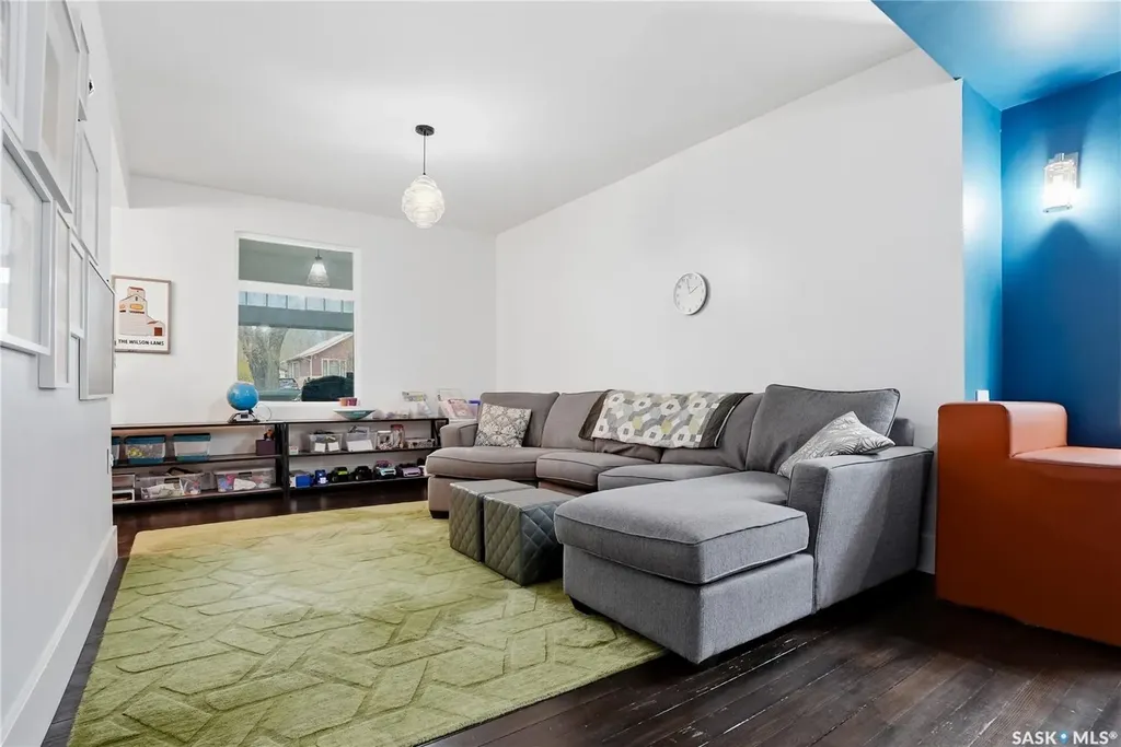316 E Avenue N Saskatoon SK S7L 1R8
