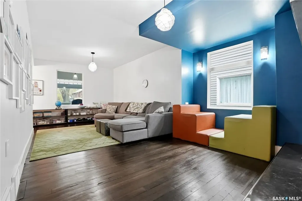 316 E Avenue N Saskatoon SK S7L 1R8