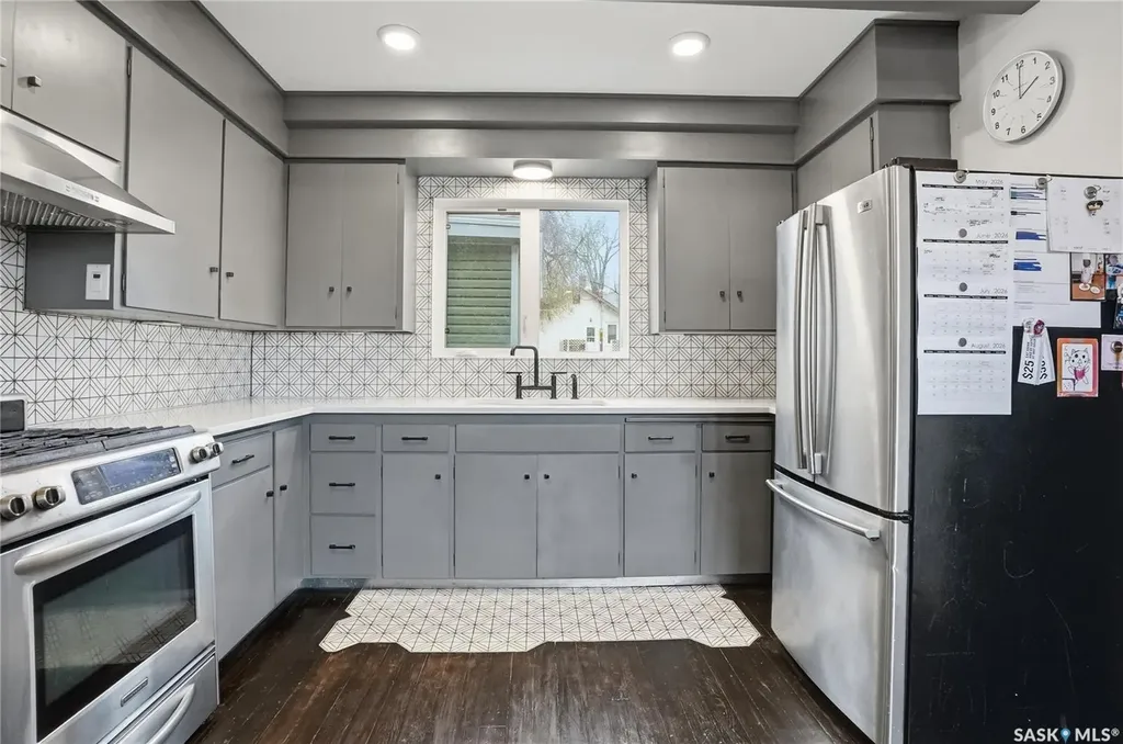 316 E Avenue N Saskatoon SK S7L 1R8