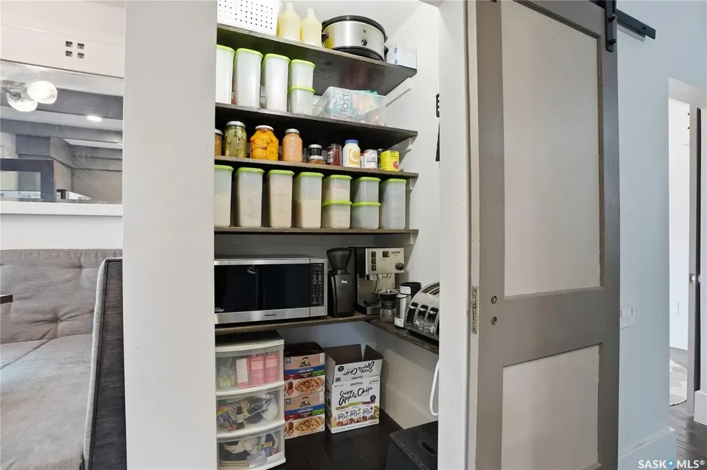 316 E Avenue N Saskatoon SK S7L 1R8