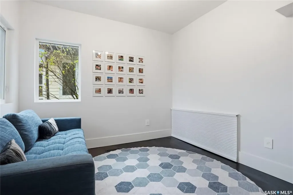 316 E Avenue N Saskatoon SK S7L 1R8