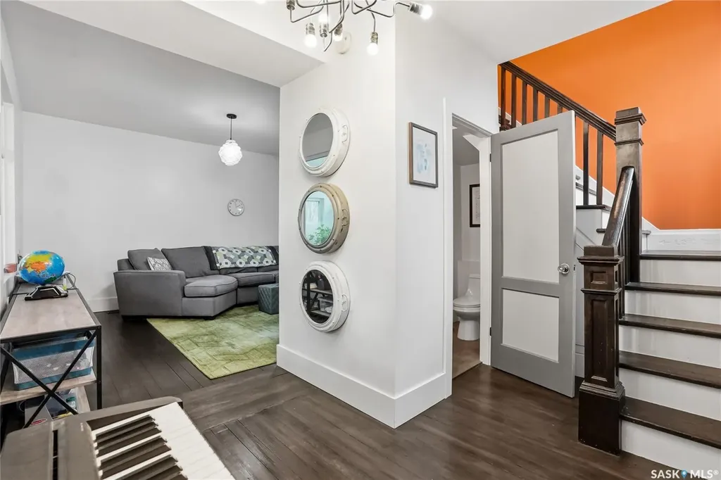 316 E Avenue N Saskatoon SK S7L 1R8