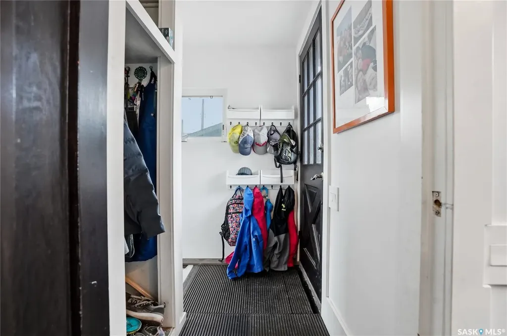 316 E Avenue N Saskatoon SK S7L 1R8