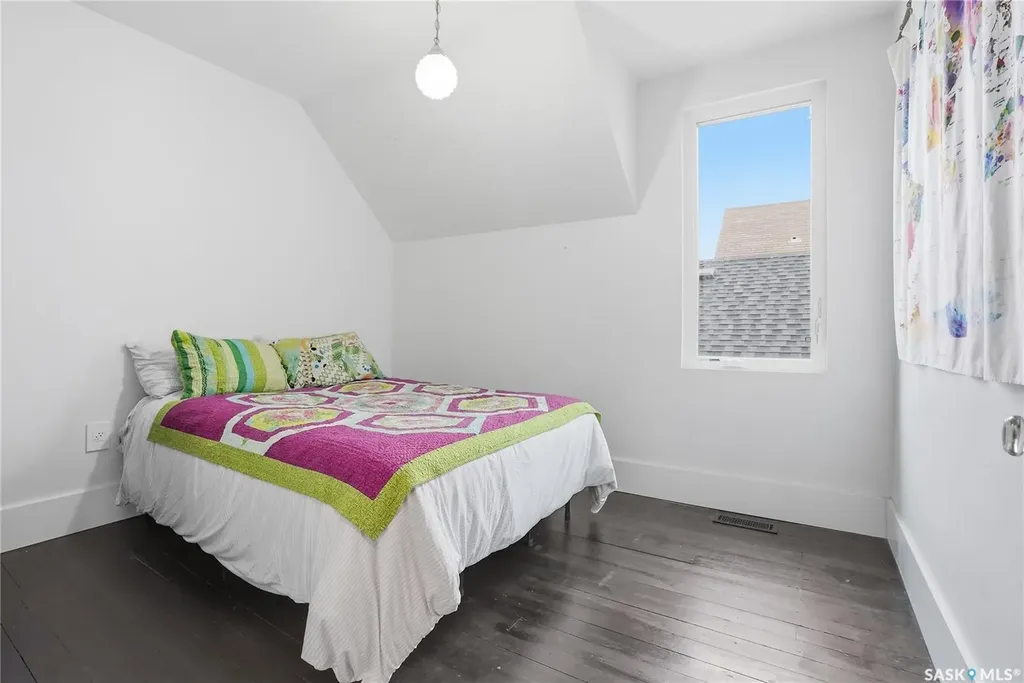 316 E Avenue N Saskatoon SK S7L 1R8