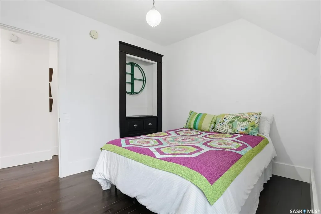 316 E Avenue N Saskatoon SK S7L 1R8