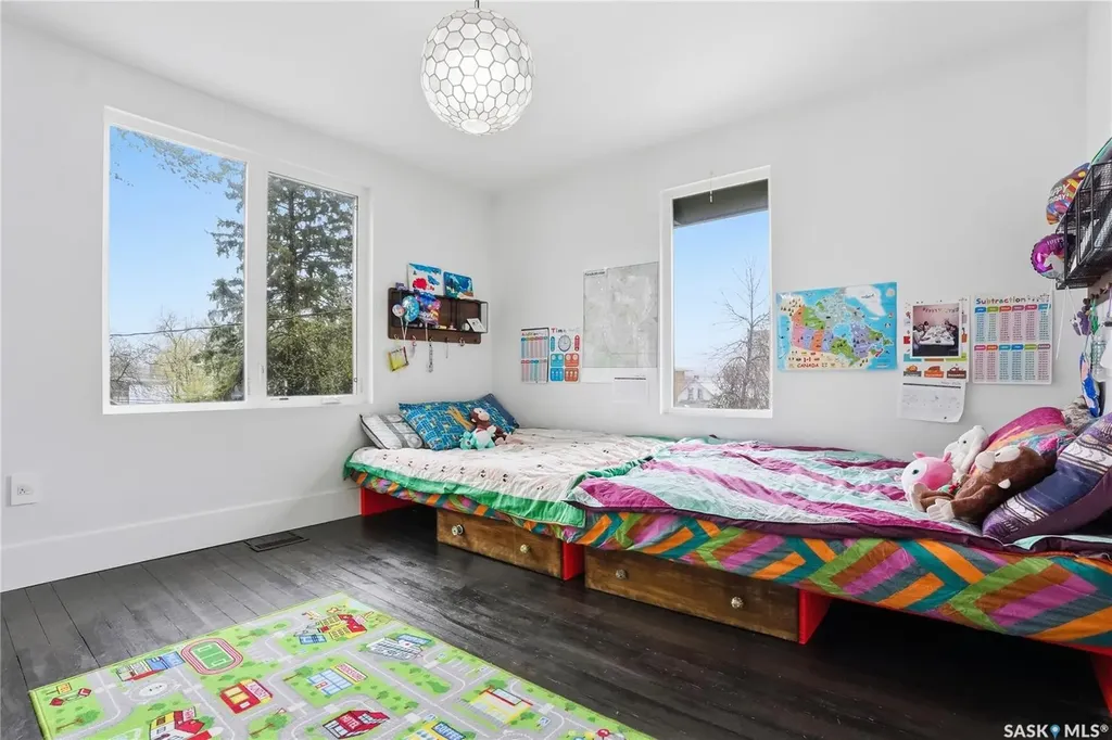 316 E Avenue N Saskatoon SK S7L 1R8
