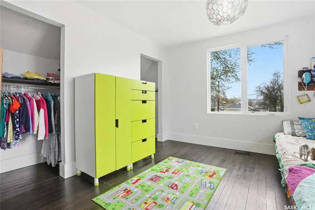 316 E Avenue N Saskatoon SK S7L 1R8