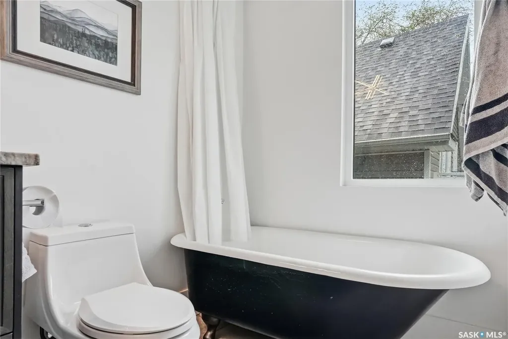 316 E Avenue N Saskatoon SK S7L 1R8