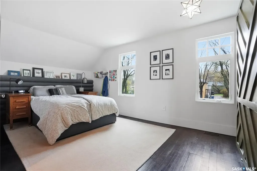 316 E Avenue N Saskatoon SK S7L 1R8
