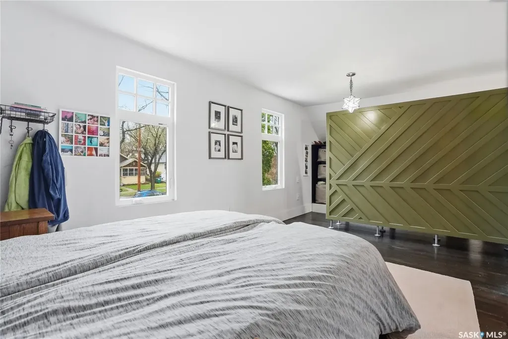316 E Avenue N Saskatoon SK S7L 1R8