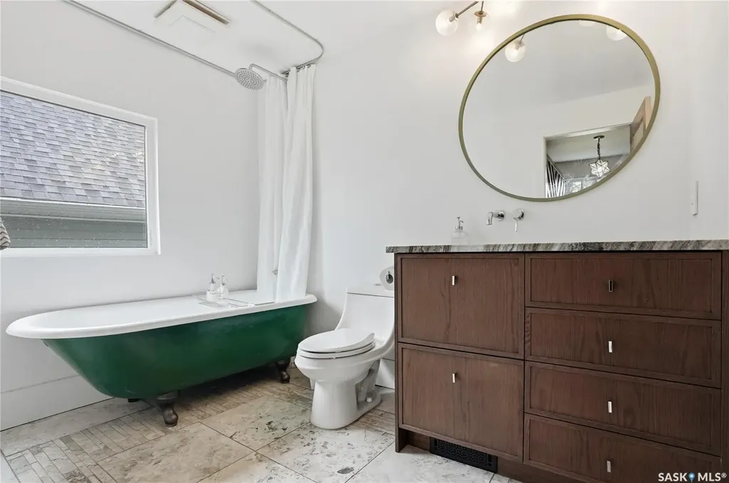 316 E Avenue N Saskatoon SK S7L 1R8