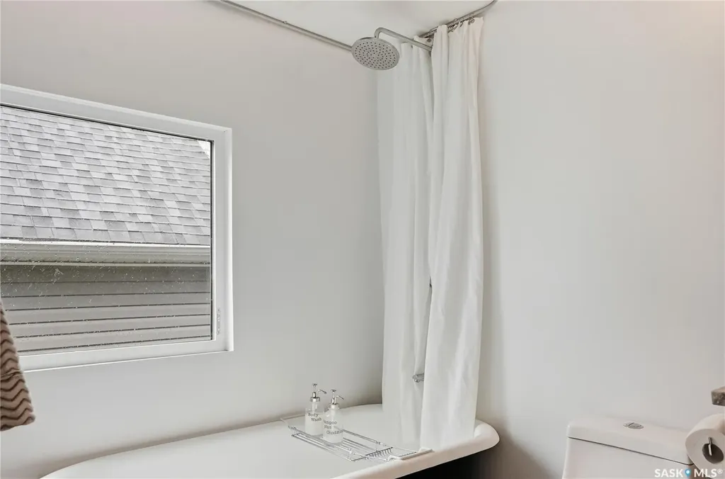 316 E Avenue N Saskatoon SK S7L 1R8