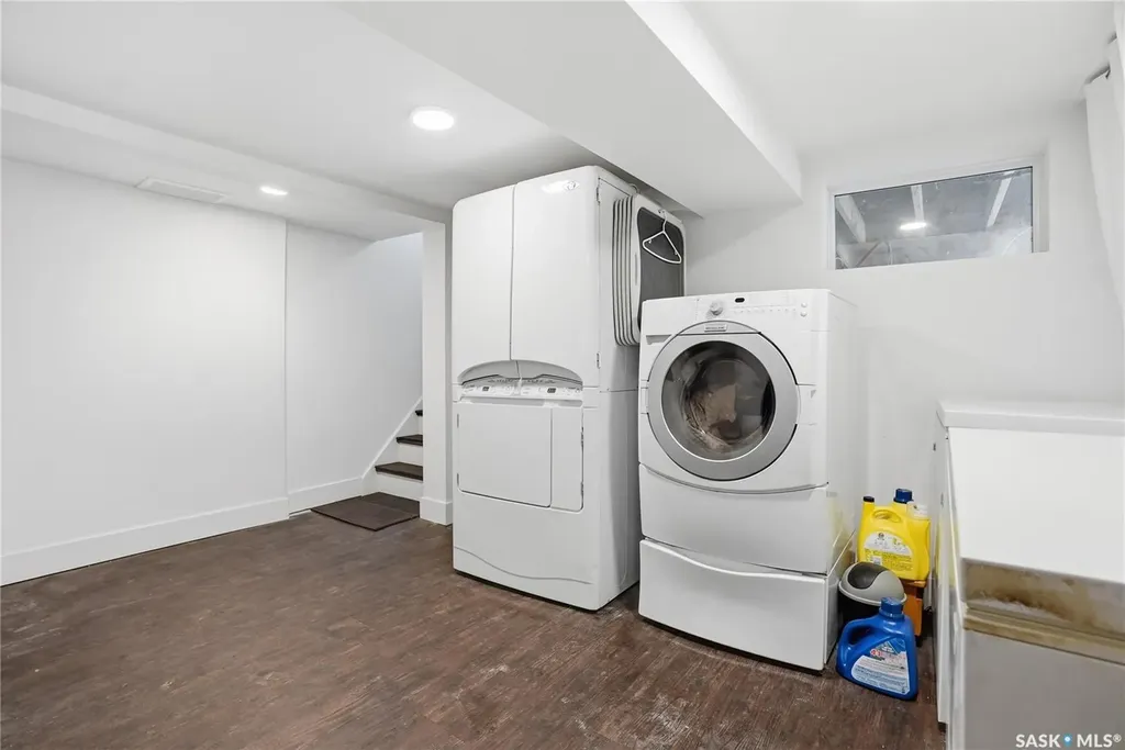 316 E Avenue N Saskatoon SK S7L 1R8