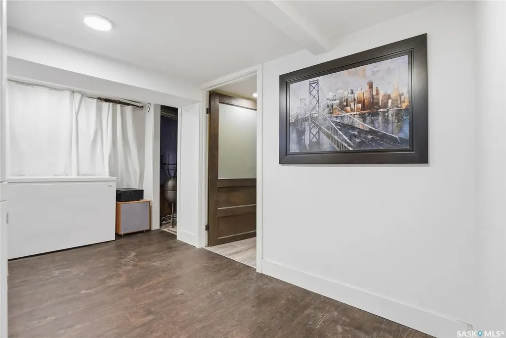316 E Avenue N Saskatoon SK S7L 1R8