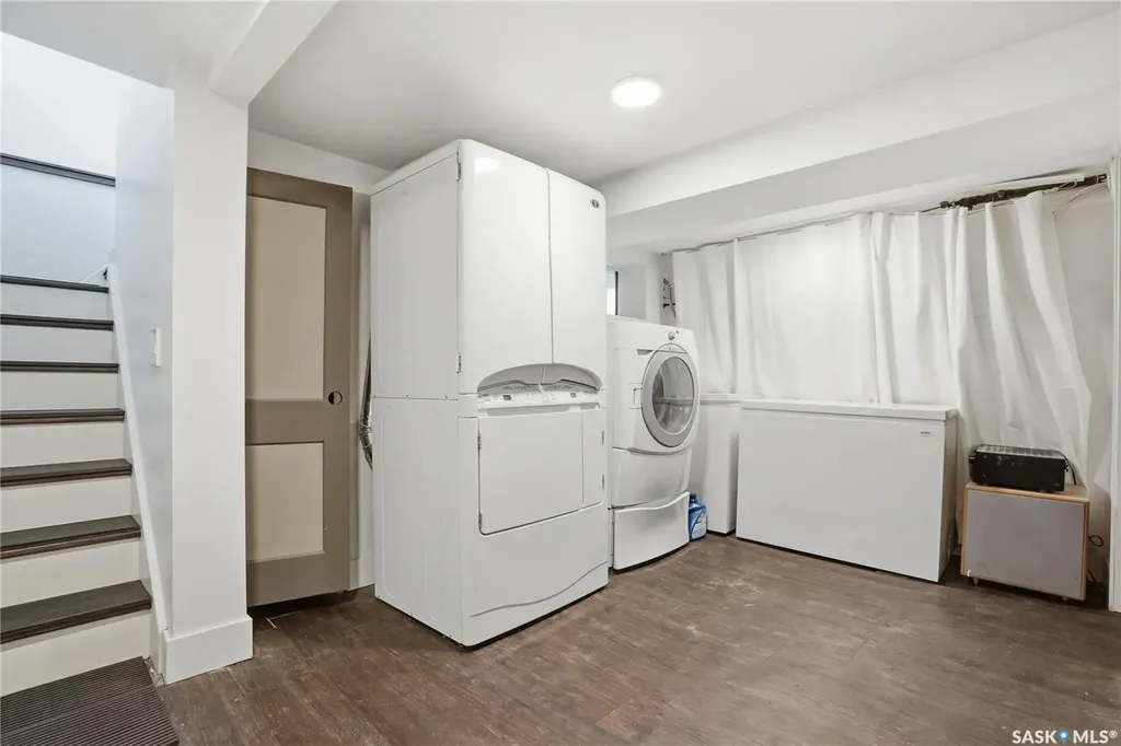 316 E Avenue N Saskatoon SK S7L 1R8