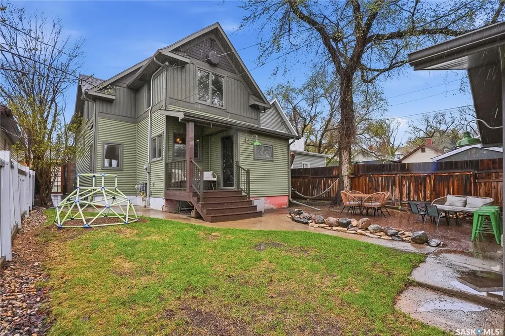 316 E Avenue N Saskatoon SK S7L 1R8