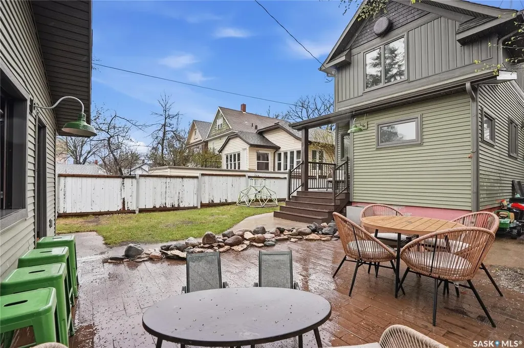 316 E Avenue N Saskatoon SK S7L 1R8