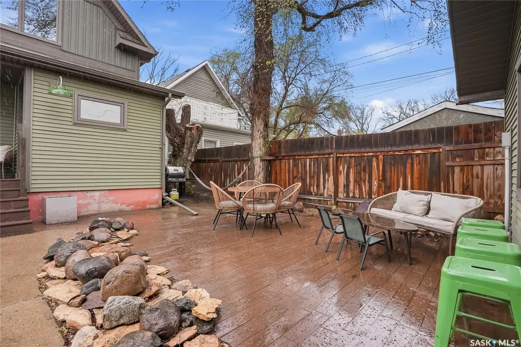 316 E Avenue N Saskatoon SK S7L 1R8