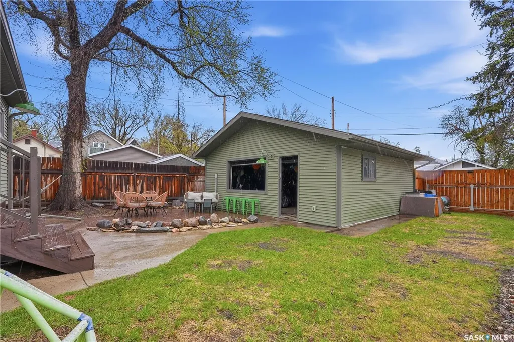 316 E Avenue N Saskatoon SK S7L 1R8