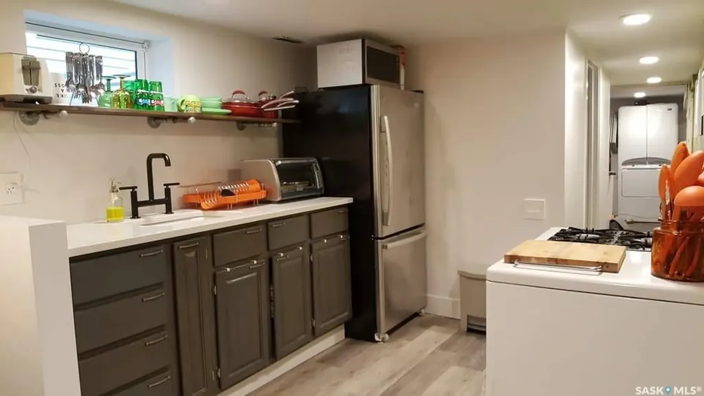 316 E Avenue N Saskatoon SK S7L 1R8