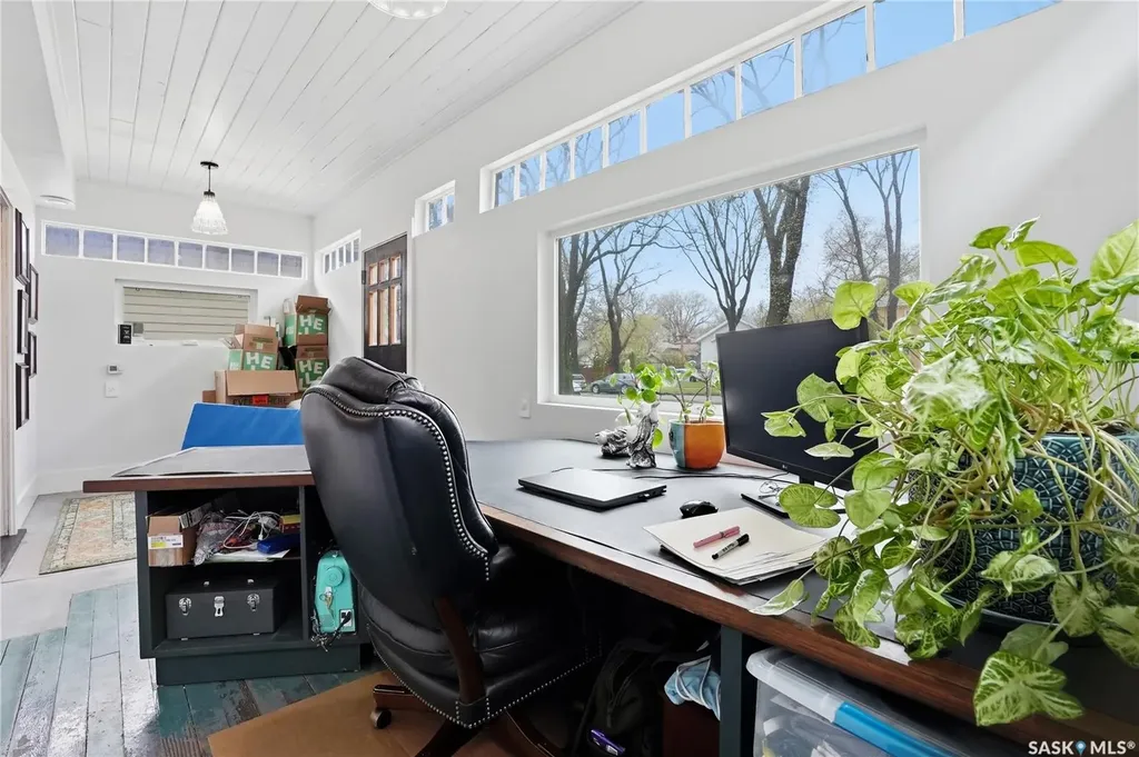 316 E Avenue N Saskatoon SK S7L 1R8