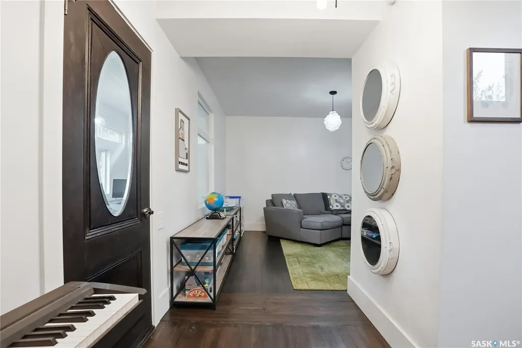 316 E Avenue N Saskatoon SK S7L 1R8