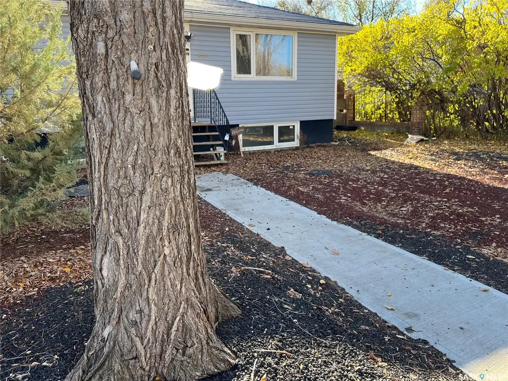5009 8th Avenue Regina SK S4T 0W4