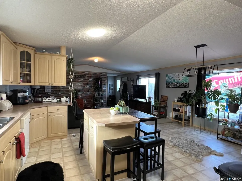 514 6th Avenue E Meadow Lake SK S9X 1J3