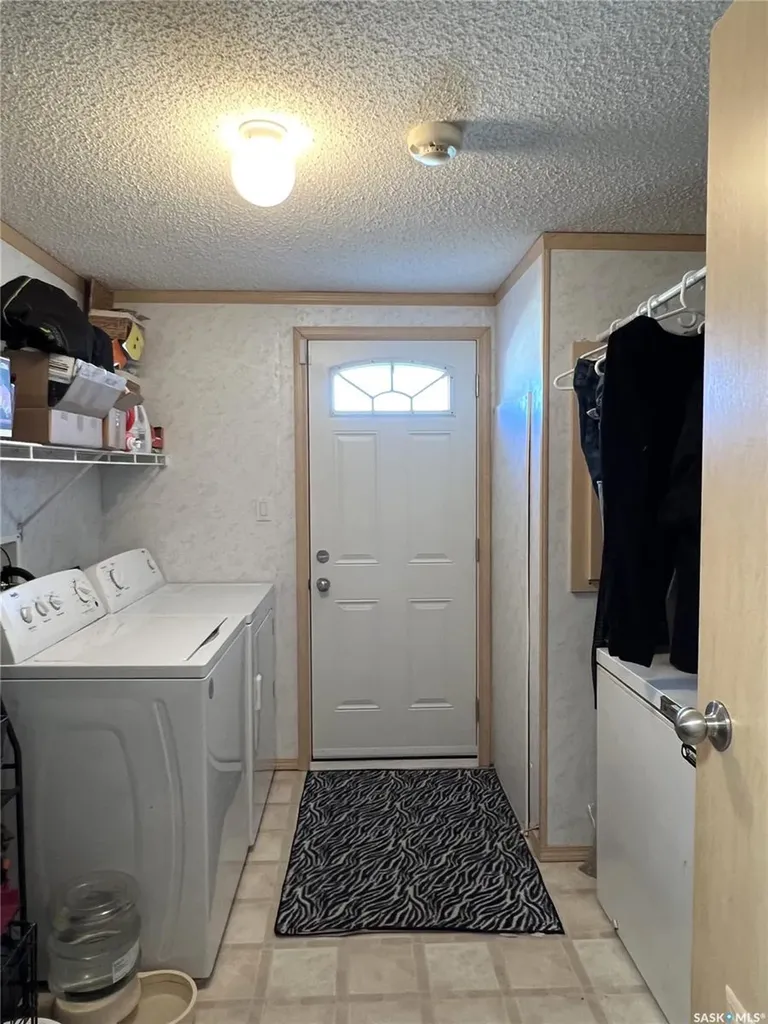 514 6th Avenue E Meadow Lake SK S9X 1J3
