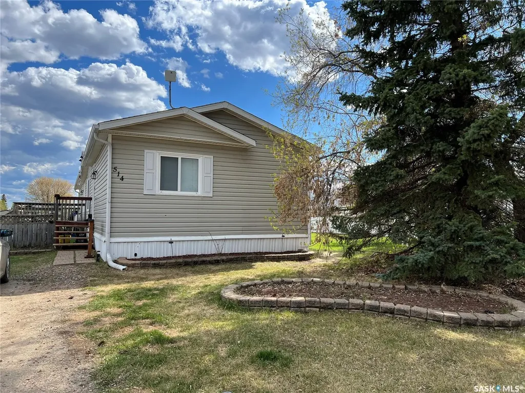 514 6th Avenue E Meadow Lake SK S9X 1J3