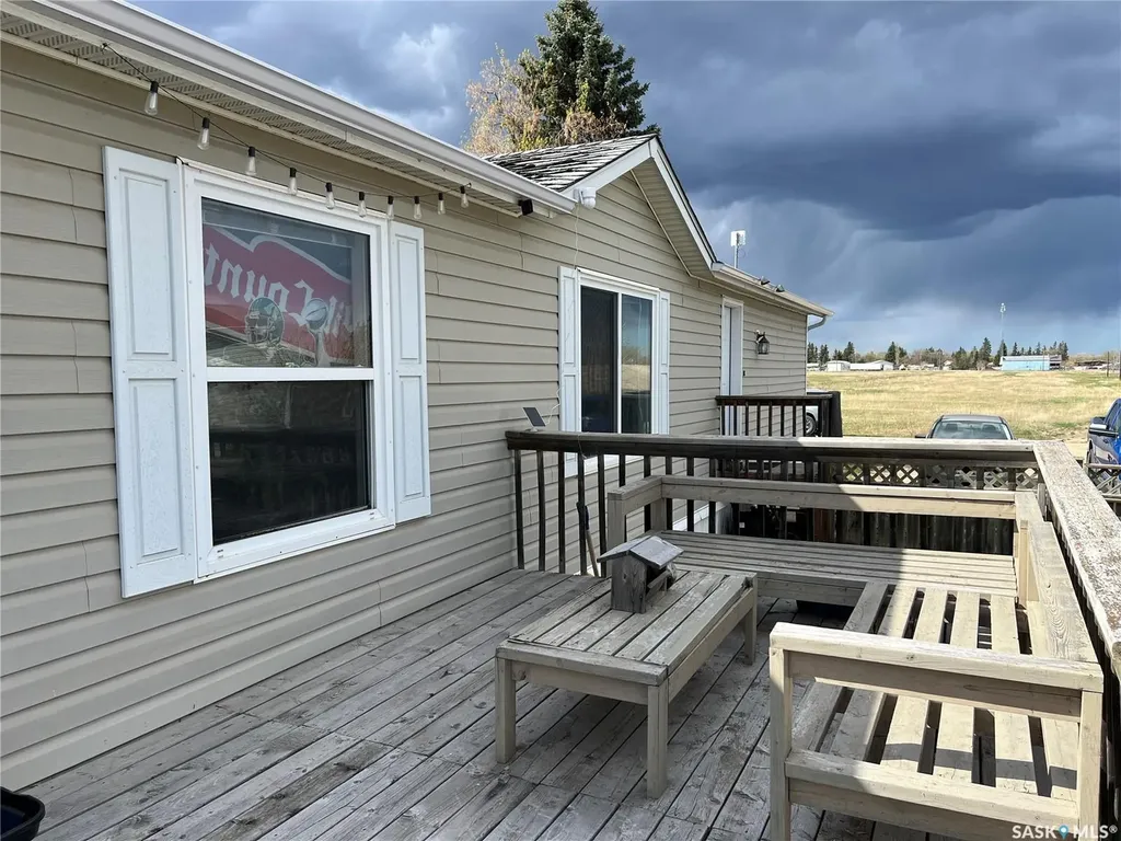 514 6th Avenue E Meadow Lake SK S9X 1J3