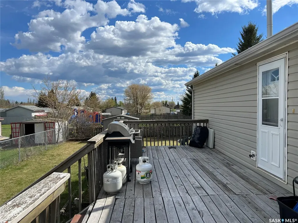 514 6th Avenue E Meadow Lake SK S9X 1J3
