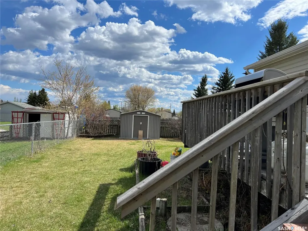 514 6th Avenue E Meadow Lake SK S9X 1J3