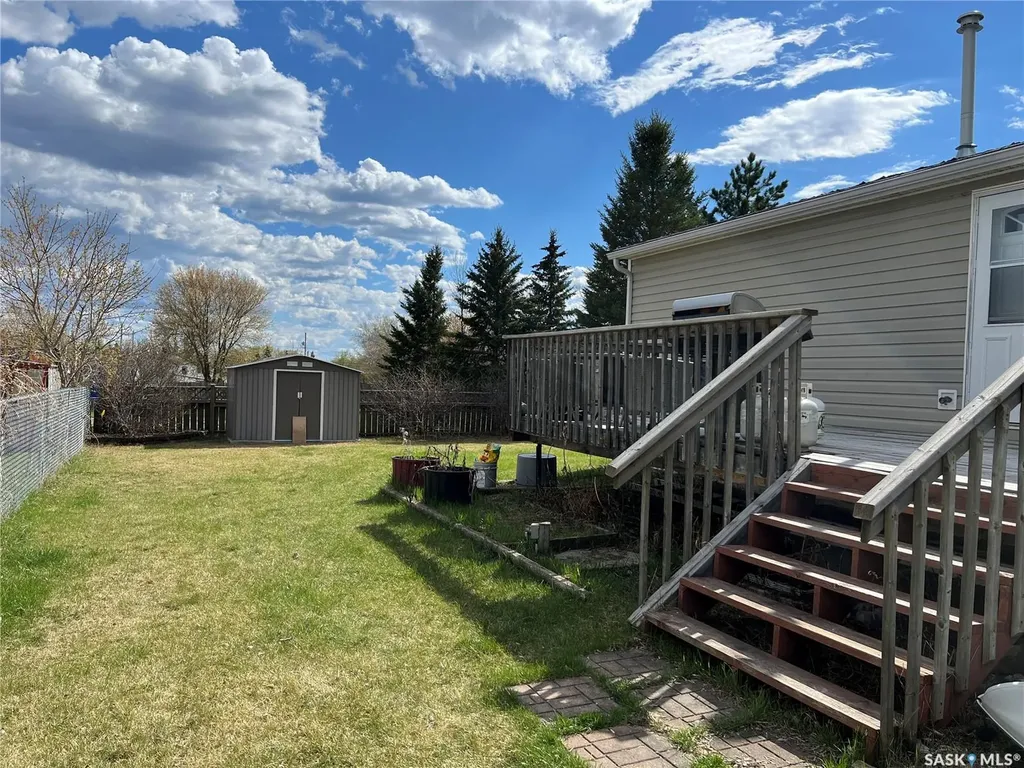 514 6th Avenue E Meadow Lake SK S9X 1J3