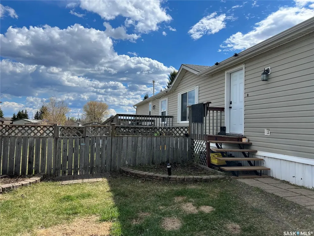 514 6th Avenue E Meadow Lake SK S9X 1J3