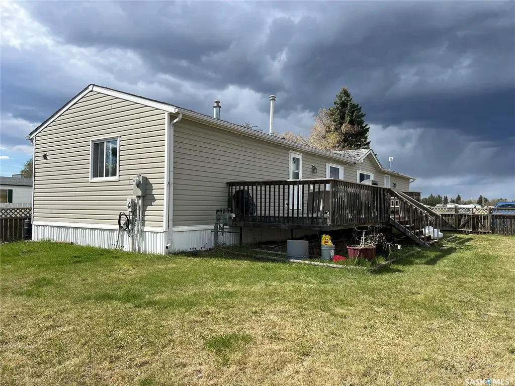 514 6th Avenue E Meadow Lake SK S9X 1J3