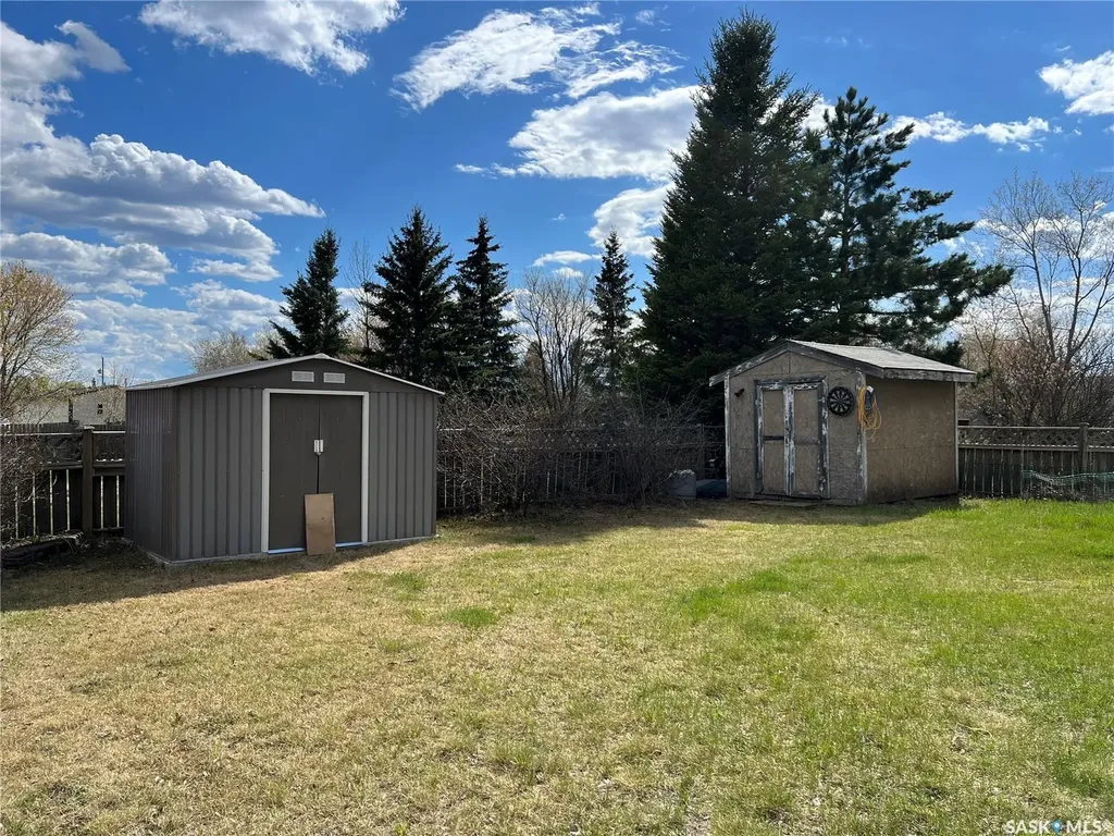 514 6th Avenue E Meadow Lake SK S9X 1J3