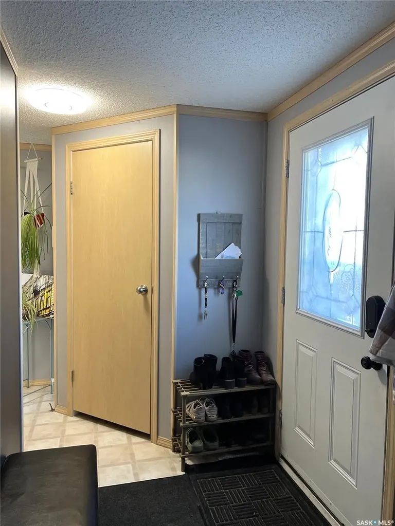 514 6th Avenue E Meadow Lake SK S9X 1J3