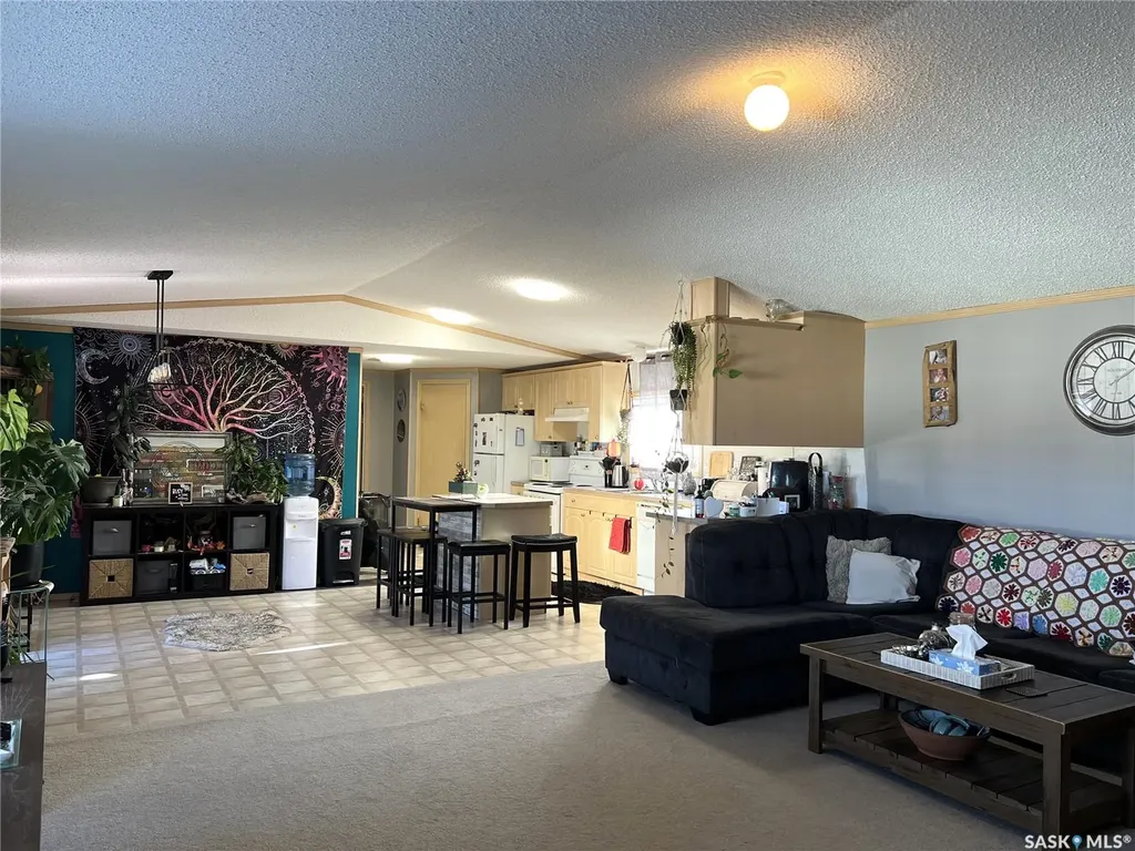 514 6th Avenue E Meadow Lake SK S9X 1J3