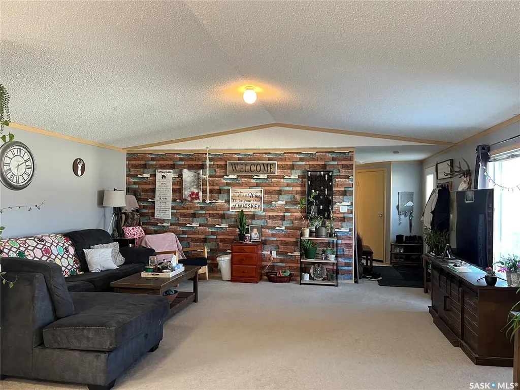 514 6th Avenue E Meadow Lake SK S9X 1J3